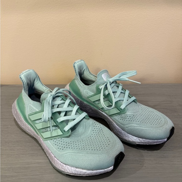 Adidas ULTRABOOST 21 Parley Hazy Green‎ Running FY0408 women's sz 7.5 - Picture 1 of 13